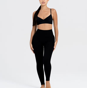 Leggings | This model is wearing a size S