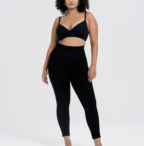 Leggings | This model is wearing a size L