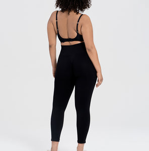 Leggings | This model is wearing a size L